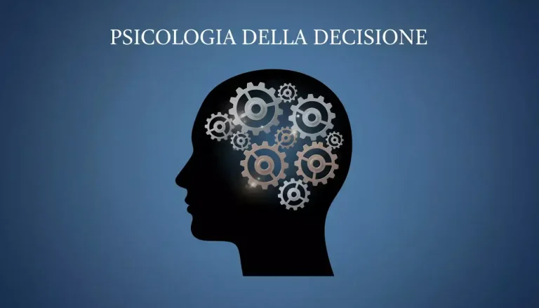 Silhouette di testa umana con ingranaggi che rappresenta processi mentali